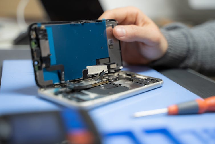 Canada’s Fall Economic Statement signals the ‘right to repair’ your tech devices