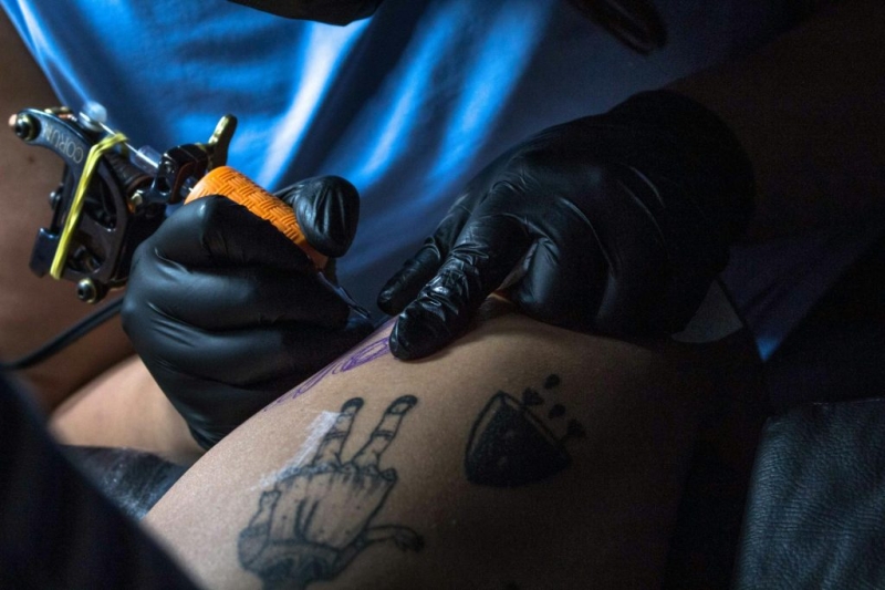 The Top 5 Best Gloves for Tattoo Artists