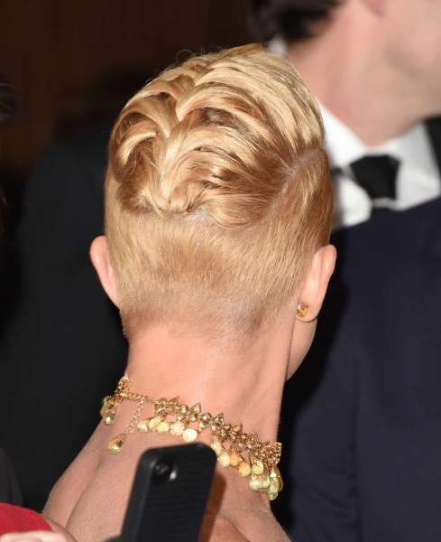 Celebrity hairstylists Nai'vasha and Matthew Collins break down their favorite picks for best short hair updos for a wedding.