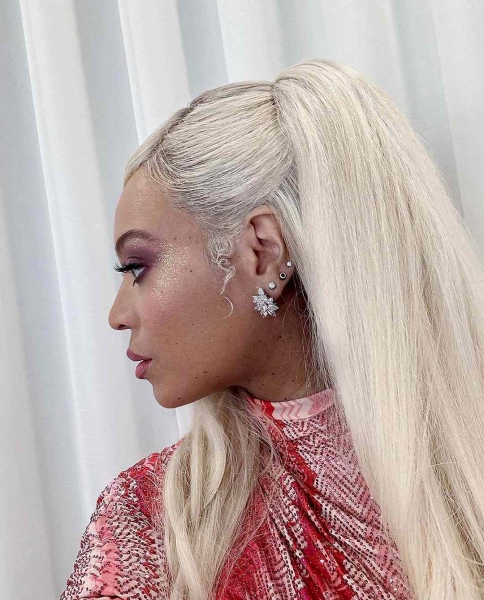 For over the past decade, celebrity colorist Rita Hazan has been the genius behind Beyoncé's blonde strands. While changing up the star's look, Hazan knows exactly what to do to make sure her hair stays healthy. Here's how she does it, and 10 of Beyoncé's iconic blonde looks.