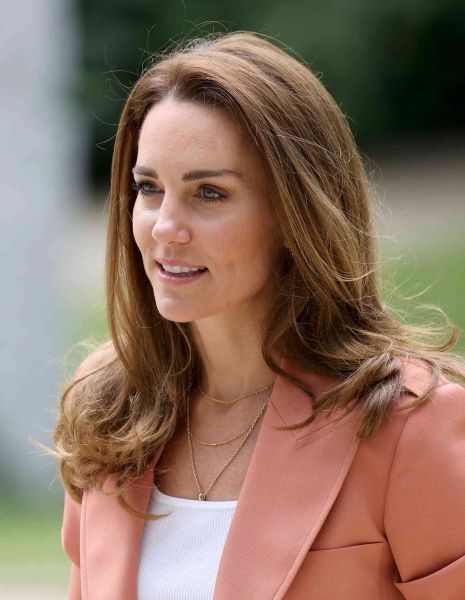 The Kate Middleton haircut is all about long layers and full-bodied volume. Here's what experts have to say about the Princess's signature style.