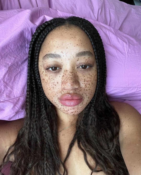 Constant glam is a reality of fame, which means celebrities without makeup garner all the more attention for the deviation. See 25 celebrities without makeup.