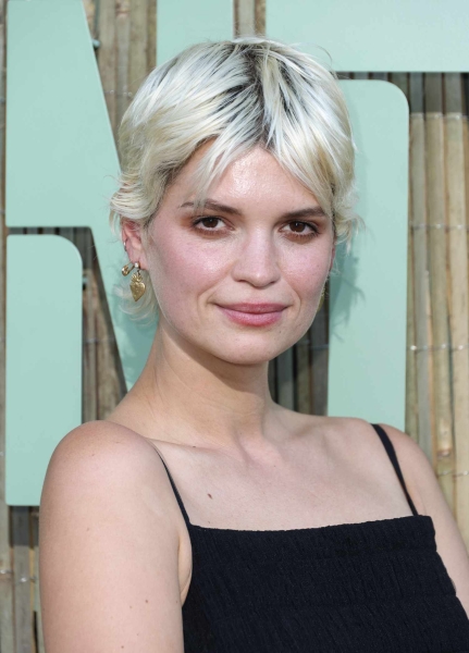 From flippy bobs to shattered pixies, these summer hairstyles for short hair prove that less is more.