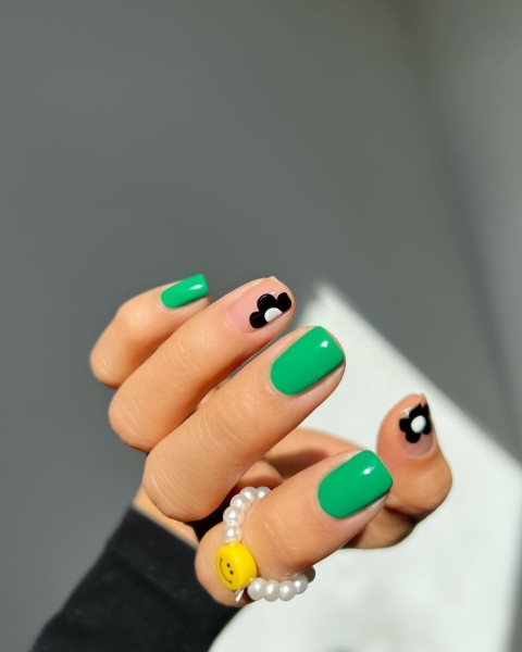 It's undeniable: Green is the color of the moment. Whether you want to go full neon or more muted, here are 18 short green nail looks to inspire your next manicure.