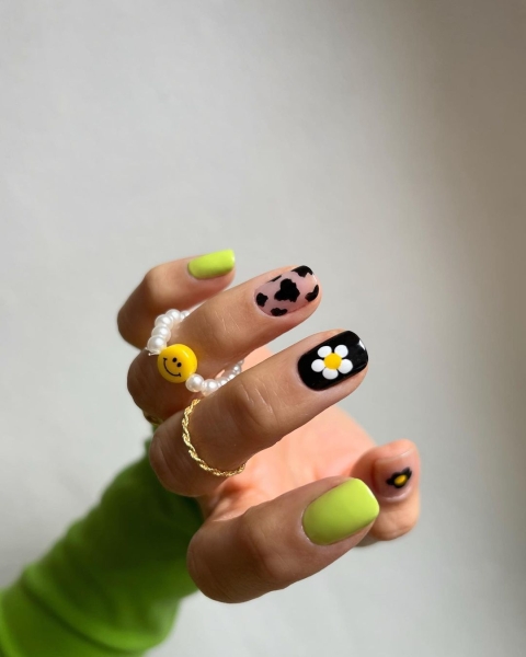 It's undeniable: Green is the color of the moment. Whether you want to go full neon or more muted, here are 18 short green nail looks to inspire your next manicure.