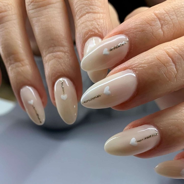 Simple white nail designs never go out of style. Here, explore some of our favorite simple white nail designs, plus get tips from manicurists on how to recreate them.