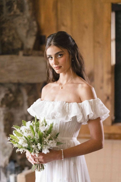 When it comes to wedding makeup, soft, natural looks are popular, if far from the only option. From sexy smoky eyes to no-makeup makeup, these celebrity wedding looks offer plenty of inspiration.