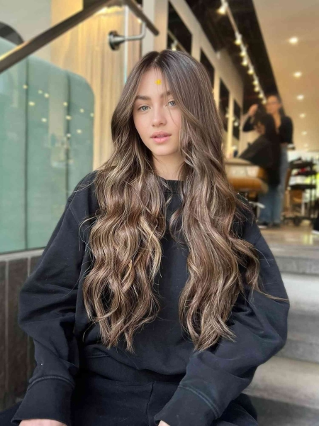 Hair looks much more dimensional with highlights. Here, explore the best fall highlights for brown hair, according to professional hairstylists.