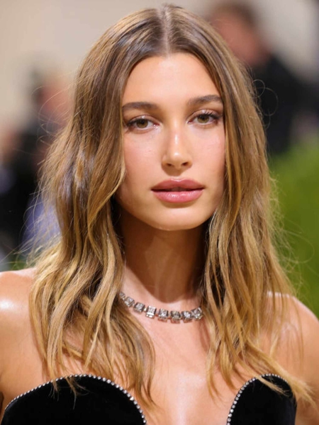 Hair looks much more dimensional with highlights. Here, explore the best fall highlights for brown hair, according to professional hairstylists.