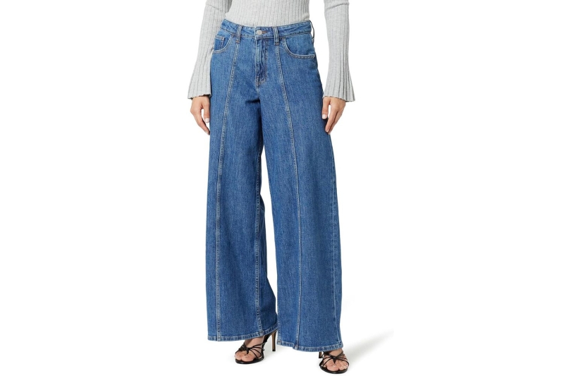 Katie Holmes just stepped out in wide-leg jeans, a plain black T-shirt, and pointed ballet flats. Recreate the star’s versatile look with similar styles on Amazon from Lucky Brand, Calvin Klein, Hanes, and more, starting at just $8.