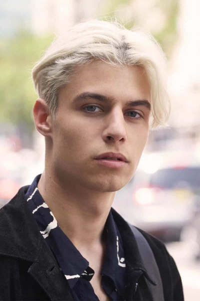 Middle Parting Hairstyles for Men: Perfecting the Curtains Trend