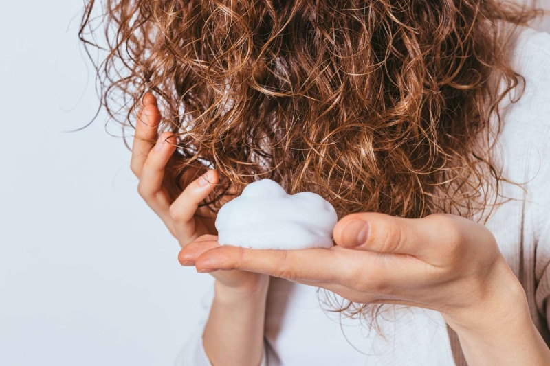 Not sure what to do with frizzy hair? Inside, an expert stylist helps you figure out how to deal with summertime hair frizz and beyond.