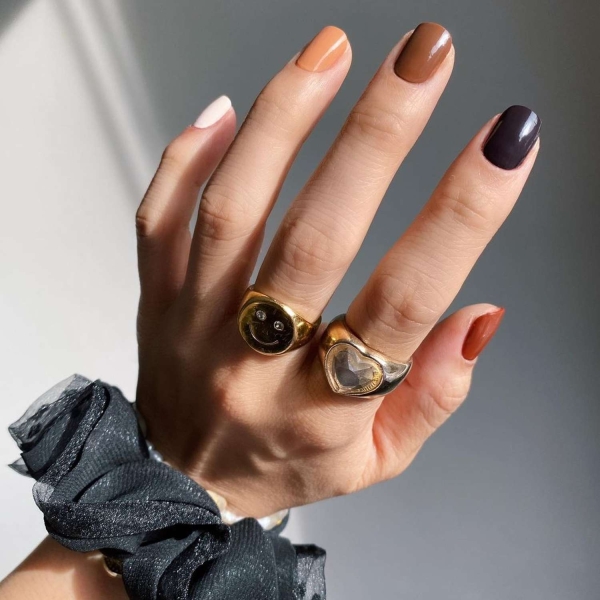 Square nails are making a comeback! From tortoiseshell print to colorful French manicures, scroll through 20 square fall nail ideas we can’t wait to recreate this autumn.