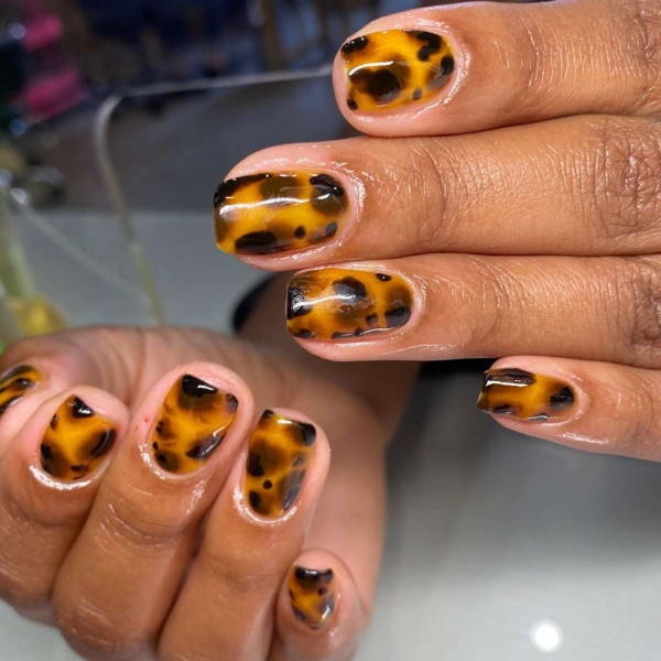 Square nails are making a comeback! From tortoiseshell print to colorful French manicures, scroll through 20 square fall nail ideas we can’t wait to recreate this autumn.