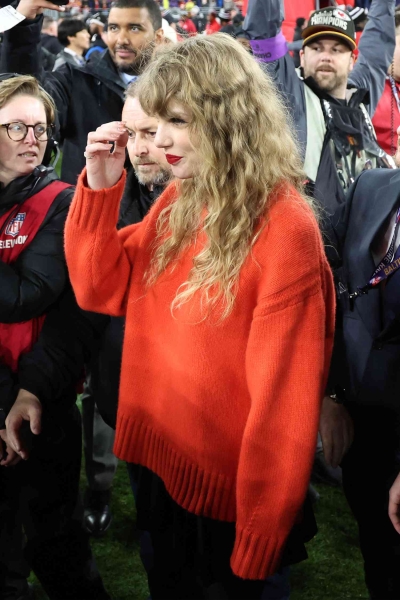 A fashion editor is stealing the style pieces Taylor Swift has worn while supporting Travis Kelce at Kansas City Chiefs football games. Brands include Lauren Ralph Lauren, New Balance, Quince, and more, starting at $20.