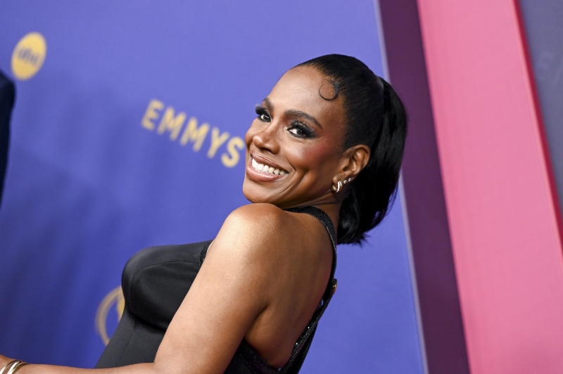 'Abbott Elementary' co-stars Quinta Brunson and Sheryl Lee Ralph both sported sleek kiss curls à la Josephine Baker to the 2024 Emmys.