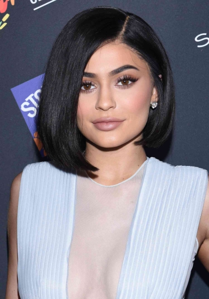 Asymmetrical lob haircuts combine the easy sophistication of a long bob with the slight edge of an uneven chop. Here are 20 options for inspiration.