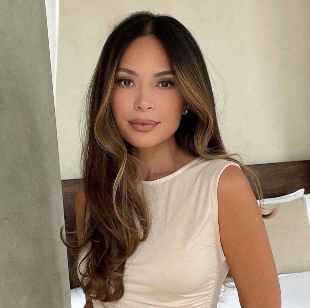 Celebrity hair stylists say deep, dimensional brunettes and sun-kissed tips with darker roots will trend this fall. Here are 17 celebrity-inspired fall balayage looks for inspiration.