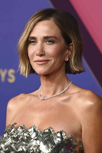 From the sweet, curled-under coif on Naomi Watts to the razor-sharp cut on Skye P. Marshall, the side-part bob appeared in many variations; making the case to embrace the look for fall.