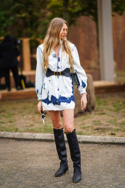 If you're wondering how to style a denim dress, you're in luck. From outerwear to complementary accessories, check out 17 denim dress outfits, here.