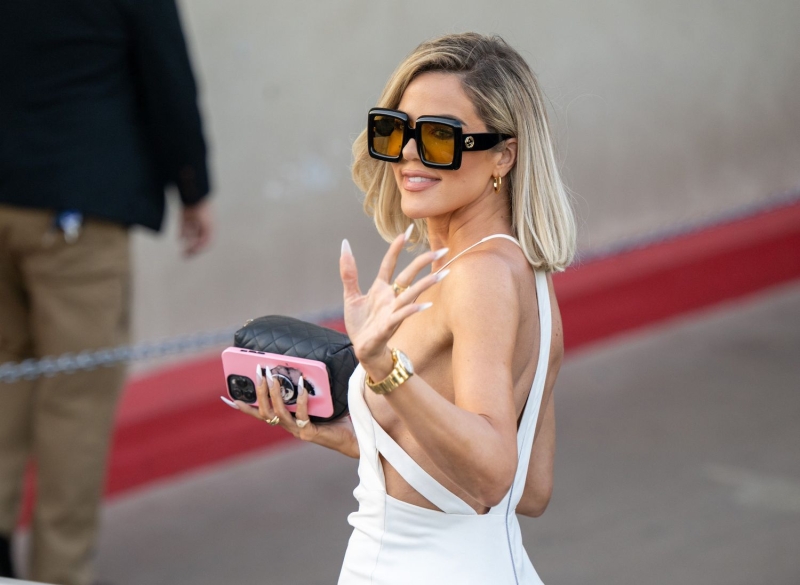 In a new Instagram post, Khloé Kardashian showed off a new, dark chocolate brown hair color. See the reality star's transformation, here.