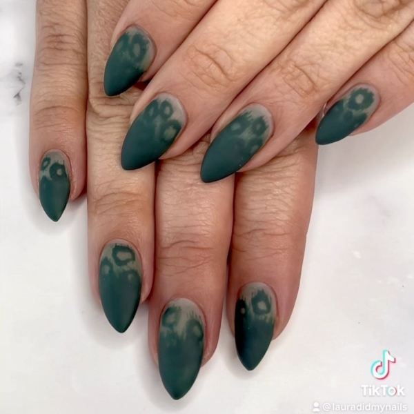 September is the perfect time to start embracing richer, cooler tones and earthier palettes in your fashion and beauty choices. Here, explore over a dozen September nail ideas featuring with the hues.