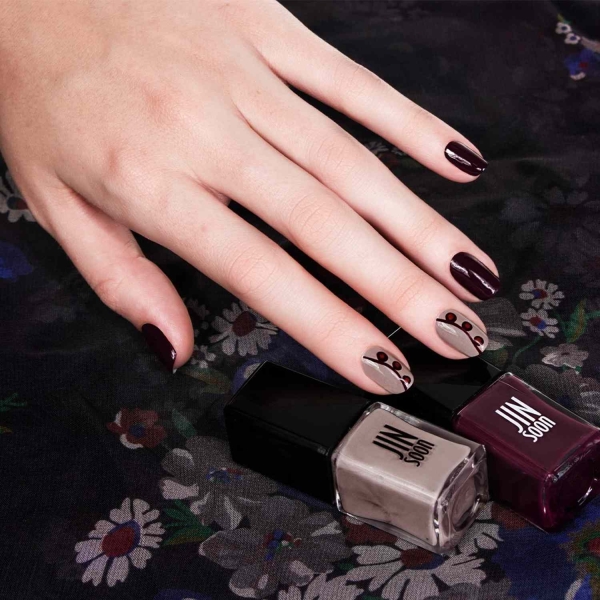 September is the perfect time to start embracing richer, cooler tones and earthier palettes in your fashion and beauty choices. Here, explore over a dozen September nail ideas featuring with the hues.