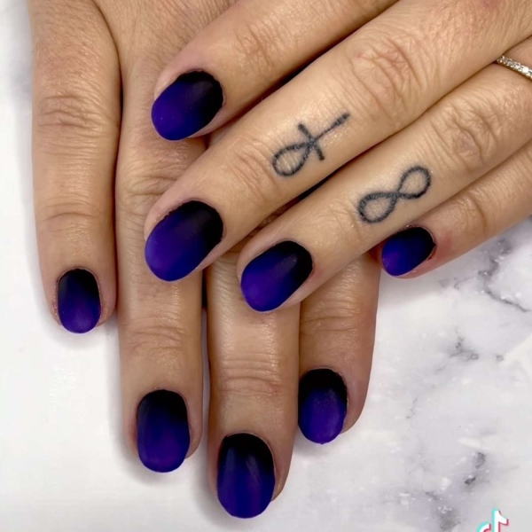 September is the perfect time to start embracing richer, cooler tones and earthier palettes in your fashion and beauty choices. Here, explore over a dozen September nail ideas featuring with the hues.