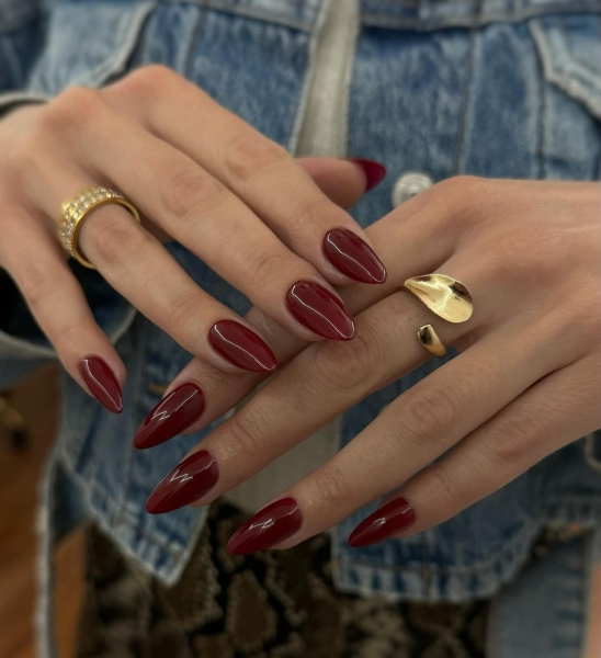 As fabulous as red wine looks in a glass, its color is even more stunning for a moody autumnal manicure. Here, scroll through 20 red wine nail looks perfect for fall.