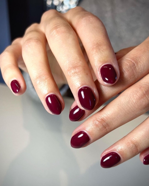 As fabulous as red wine looks in a glass, its color is even more stunning for a moody autumnal manicure. Here, scroll through 20 red wine nail looks perfect for fall.