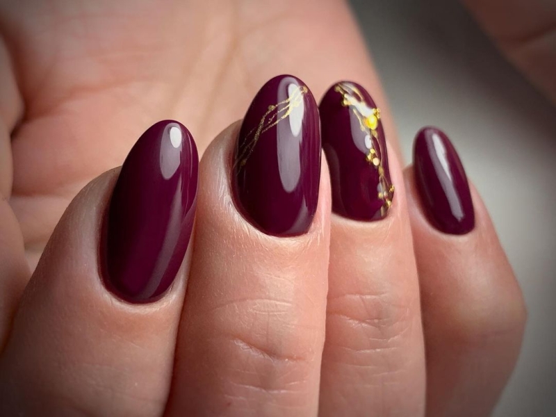 As fabulous as red wine looks in a glass, its color is even more stunning for a moody autumnal manicure. Here, scroll through 20 red wine nail looks perfect for fall.