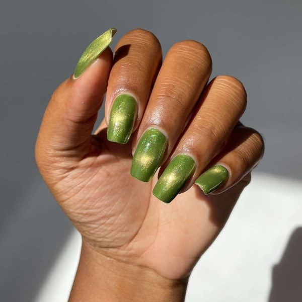 If you're looking for the best fall green nails to wear this autumn, look to these 17 photos for inspiration to take to the nail salon. From mint green to emerald hues, there's a green nail look for every occasion.