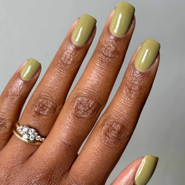 If you're looking for the best fall green nails to wear this autumn, look to these 17 photos for inspiration to take to the nail salon. From mint green to emerald hues, there's a green nail look for every occasion.