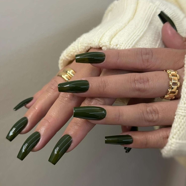 If you're looking for the best fall green nails to wear this autumn, look to these 17 photos for inspiration to take to the nail salon. From mint green to emerald hues, there's a green nail look for every occasion.