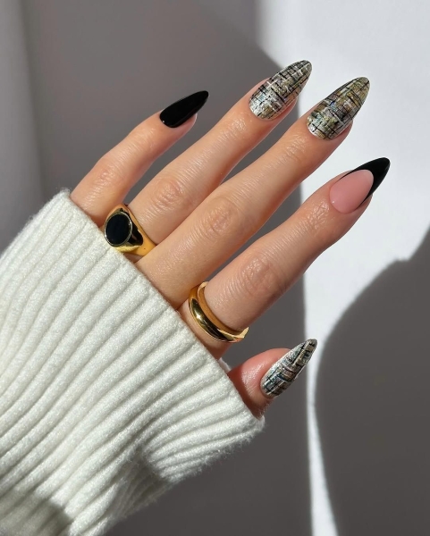 As the winter chill settles in, there is nothing more comforting than a chic new mani—and nothing says chic like a French manicure. Here, we'll show you how to blend the comfort and nostalgia of Christmas with the trendy, classy energy of a French manicure.