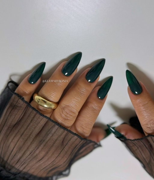 In the world of wild and wonderful nail designs, it feels incredible to go back to the basics. We've rounded up 20 plain nail looks for when you want a more relaxed look.