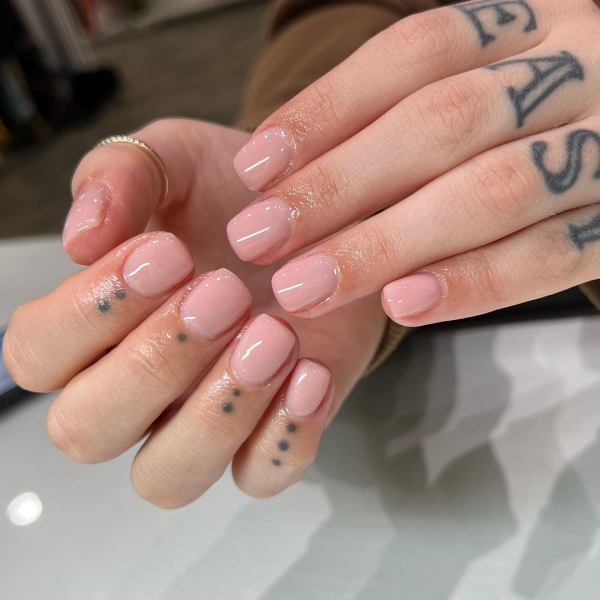 In the world of wild and wonderful nail designs, it feels incredible to go back to the basics. We've rounded up 20 plain nail looks for when you want a more relaxed look.