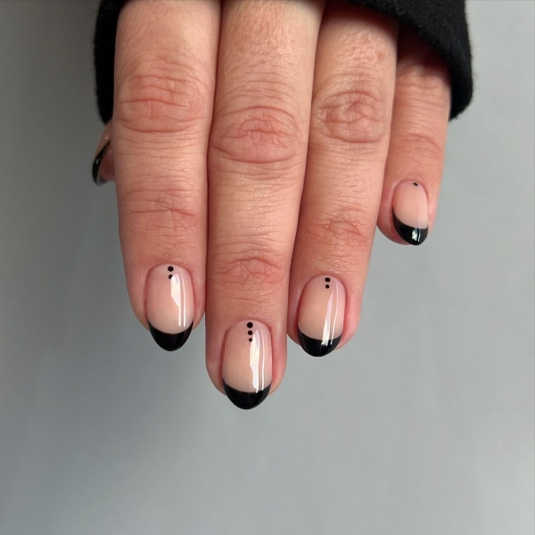 Scorpios are mysterious, passionate, magnetic, and ambitious. So to honor the sign through a manicure, the look should be anything but simple. Here are 20 befitting looks.