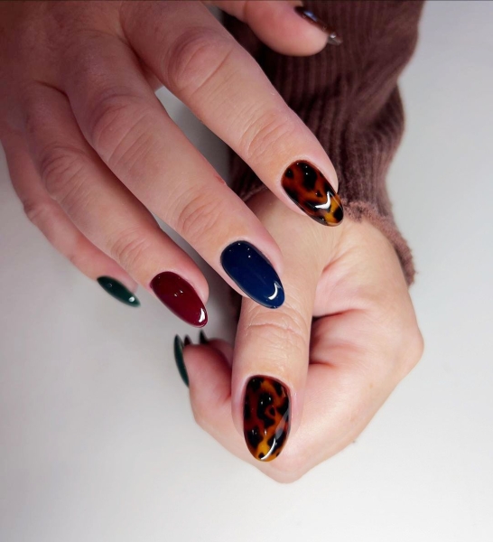 Scorpios are mysterious, passionate, magnetic, and ambitious. So to honor the sign through a manicure, the look should be anything but simple. Here are 20 befitting looks.