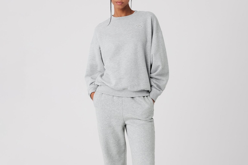 Alo Yoga’s 2024 Gift Guide includes suede slippers, cashmere socks, festive candles, comfy sets, and athleisure must-haves like leggings, hoodies, and jackets. Shop our picks starting at $12 before select styles sell out.