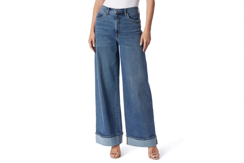 Katie Holmes and Sydney Sweeney have been spotted wearing baggy jeans, and we found 12 similar styles starting at $9 at Walmart. Shop Levi’s, Sofia Jeans, Scoop, and more popular brands under $40.