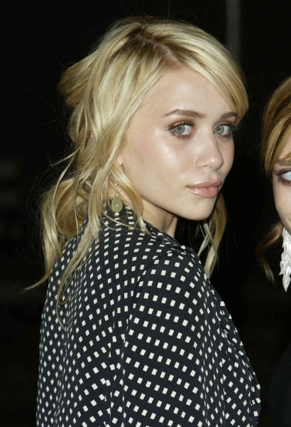 Since the early 2000s, Mary-Kate and Ashley Olsen have held the secrets to looking effortlessly chic on the beauty front. Here, learn all about their beauty secrets and the trends you can try today.