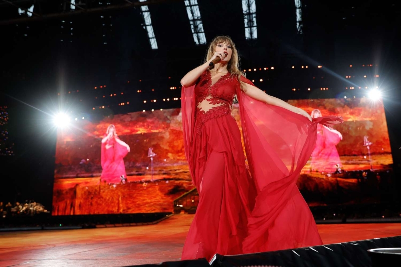 Taylor Swift paid tribute to Travis Kelce at the Kansas City Chiefs game on Nov. 29, wearing a diamond necklace that was a bigger and blingier version of the one she wore to the 2024 Super Bowl.