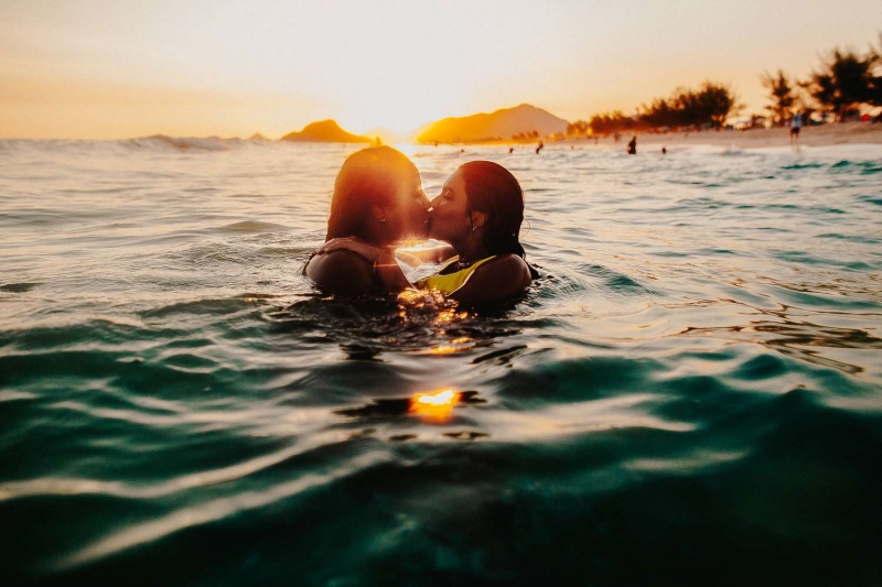 The easiest way to think a twin flame is that you feel like you’re two halves of a whole. Experts share 5 signs you've met yours and what sets them apart from a soulmate.