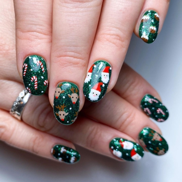 With holiday nail designs, you can lean into chunky glitters, fine shimmers, rich jewel tones, and festive motifs to keep a little piece of the holiday spirit right at your fingertips.