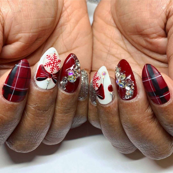 With holiday nail designs, you can lean into chunky glitters, fine shimmers, rich jewel tones, and festive motifs to keep a little piece of the holiday spirit right at your fingertips.