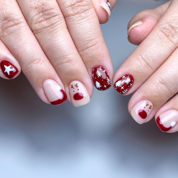 With holiday nail designs, you can lean into chunky glitters, fine shimmers, rich jewel tones, and festive motifs to keep a little piece of the holiday spirit right at your fingertips.