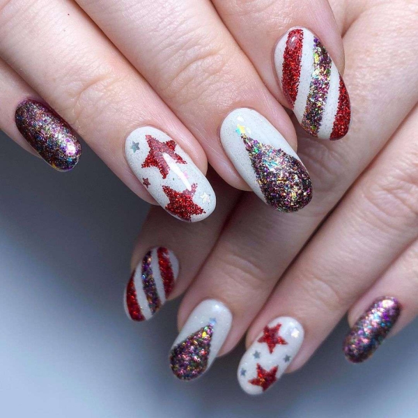 With holiday nail designs, you can lean into chunky glitters, fine shimmers, rich jewel tones, and festive motifs to keep a little piece of the holiday spirit right at your fingertips.