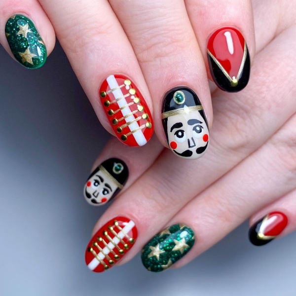 With holiday nail designs, you can lean into chunky glitters, fine shimmers, rich jewel tones, and festive motifs to keep a little piece of the holiday spirit right at your fingertips.