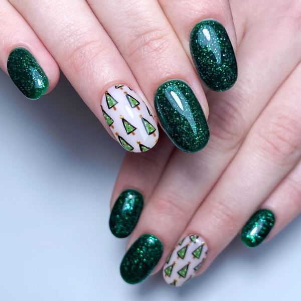 With holiday nail designs, you can lean into chunky glitters, fine shimmers, rich jewel tones, and festive motifs to keep a little piece of the holiday spirit right at your fingertips.